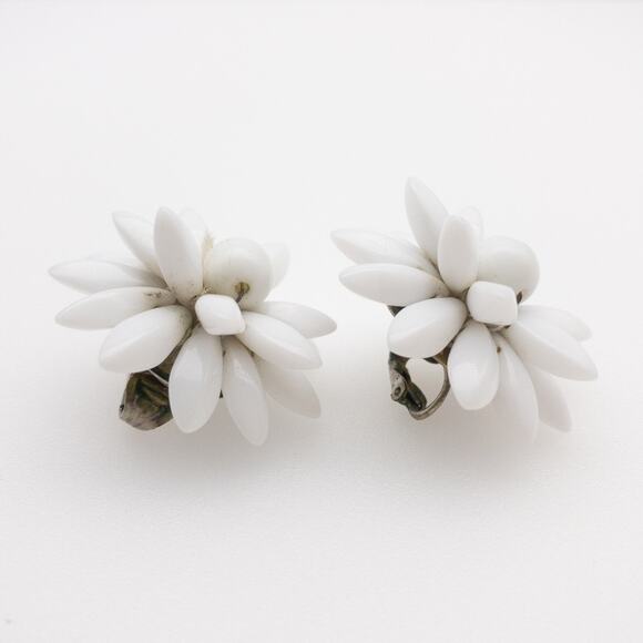 Vintage Sandor White Flower Clip On Earrings Mid Century Signed 1.25”